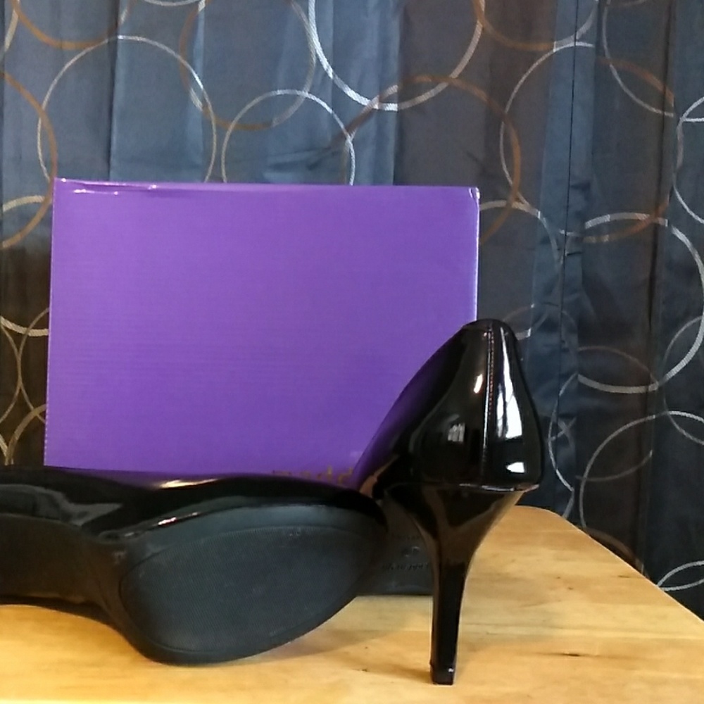 Heels - Picture 2 of 2